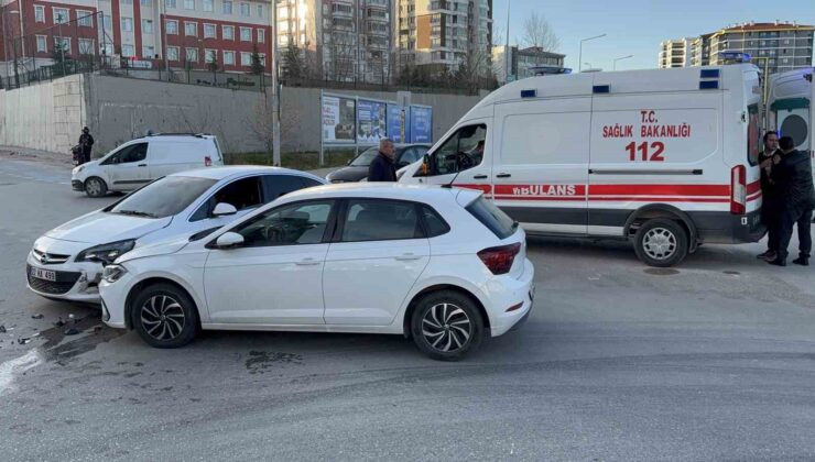 Edirne’de iki otomobil çarpıştı: 2 yaralı