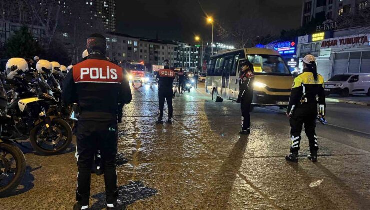 Esenyurt’ta polis ekiplerinden trafik denetimi
