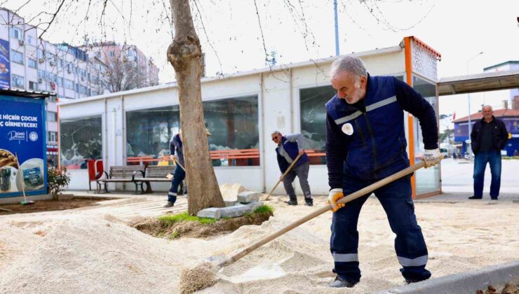 Gemlik Belediyesi’nden çarşı meydanında düzenleme çalışması