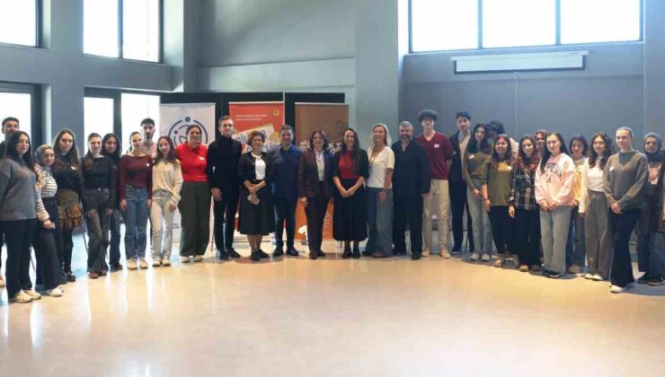 Gençler Nilüfer’de “İfade özgürlüğü” konuşuldu