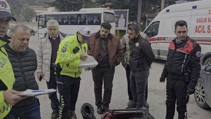 İftar vakti paket yetiştiren kurye kaza yaptı