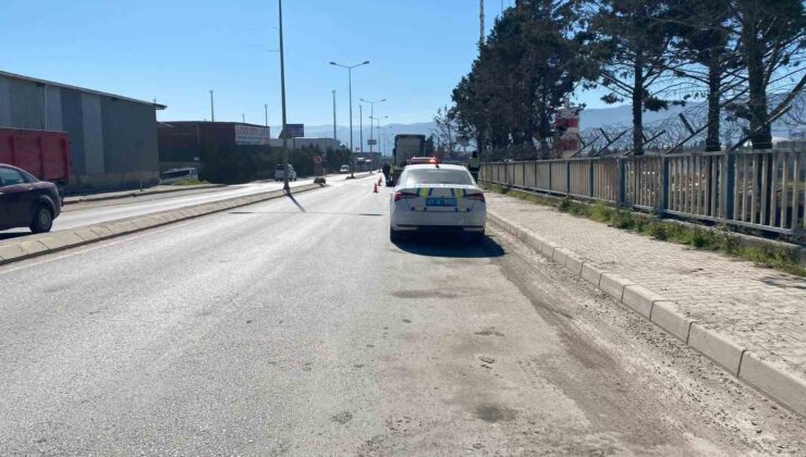 İki tırın arasında feci ölüm