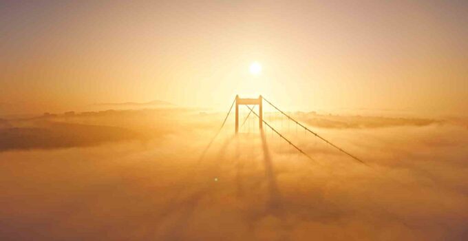 İstanbul Boğazı’ndaki sis manzarası mest etti