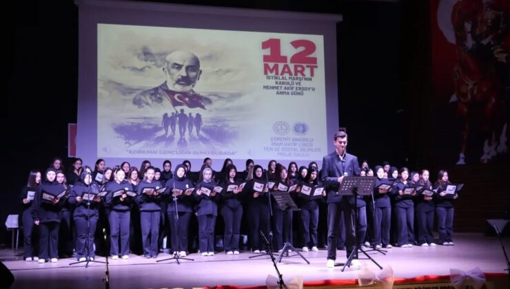 İstiklal Marşı’nın Kabulü ve Mehmet Akif Ersoy’u Anma Programı Edremit’te gerçekleştirildi