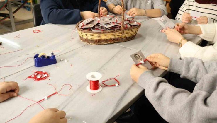 İzmit Beyaz Kalpler öğrencilerinden kadın personele el emeği 8 Mart sürprizi