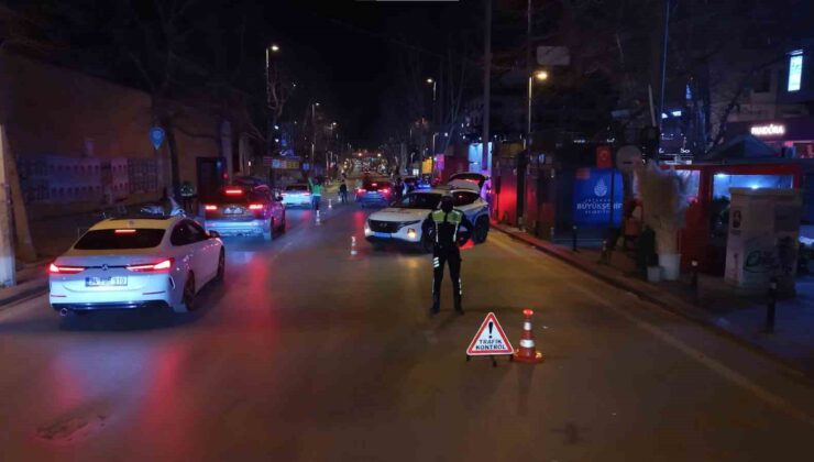 Kadıköy’de gece denetimleri: 1.2 milyon TL ceza, 159 araç trafikten men