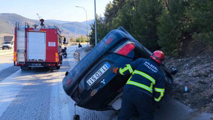 Kontrolden çıkan otomobil su kanalına devrildi