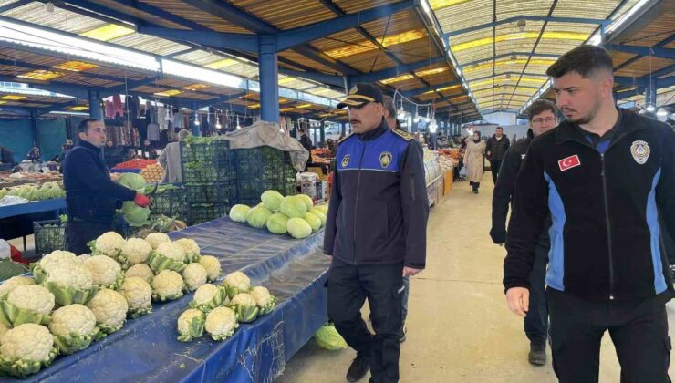 Meyve sebze pazarında fiyat etiketi denetimi