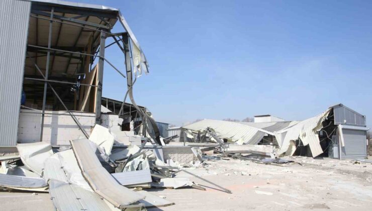 Nilüfer’de 4 kaçak bina yıkıldı