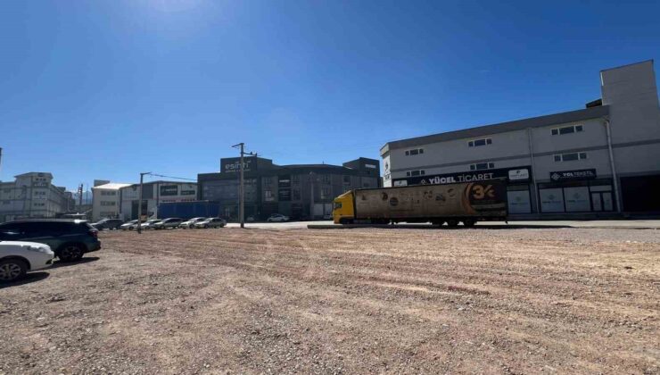 Sanayi bölgesinde otopark alanları artıyor