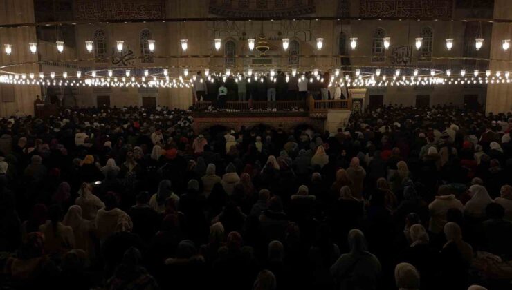 Selimiye Camii Kadir Gecesi’nde doldu taştı