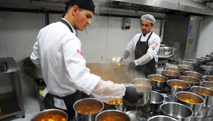 Sultanbeyli’de Ramazan dayanışması: İyilik mutfağı kapı kapı hizmet veriyor