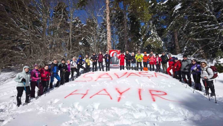 Uludağ’da karlara “savaşa hayır” yazdılar