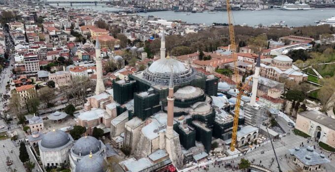 Ayasofya’da dev restorasyonda kritik aşama: Kubbe kapatılıyor