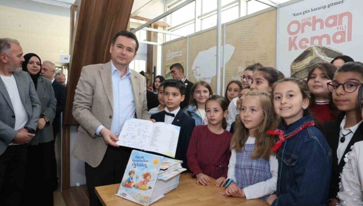 Başkan Erkan Aydın Bursa 23. Kitap Fuarı’nda çocuk yazarlarla buluştu
