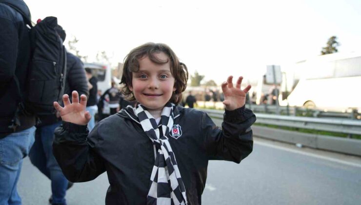 Beşiktaşlı taraftarlar derbi için Kadıköy’de