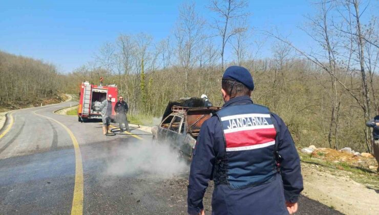 Bilecik’te seyir halindeki otomobil alev aldı
