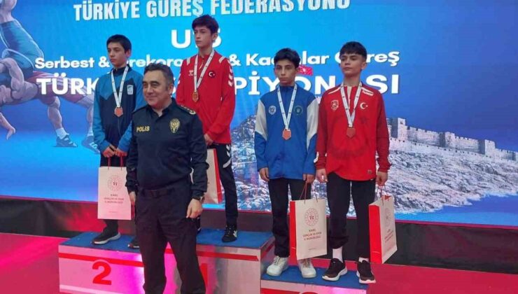 Bursa Büyükşehir Belediyesporlu güreşçiler Türkiye Şampiyonası’nda 3 madalya kazandı