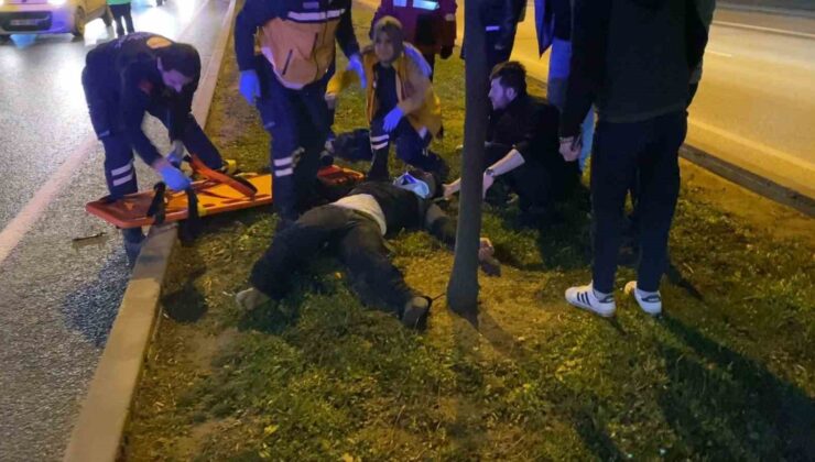 Düşürdüğü telefonu alırken otomobil çarptı: O anlar kamerada