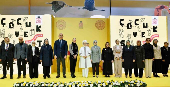 Emine Erdoğan: “Ailelerimiz, mutlaka çocuklarını Türk edebiyatına teşvik etmeli”