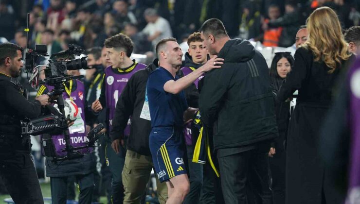 Fenerbahçeli futbolculardan derbi galibiyeti coşkusu