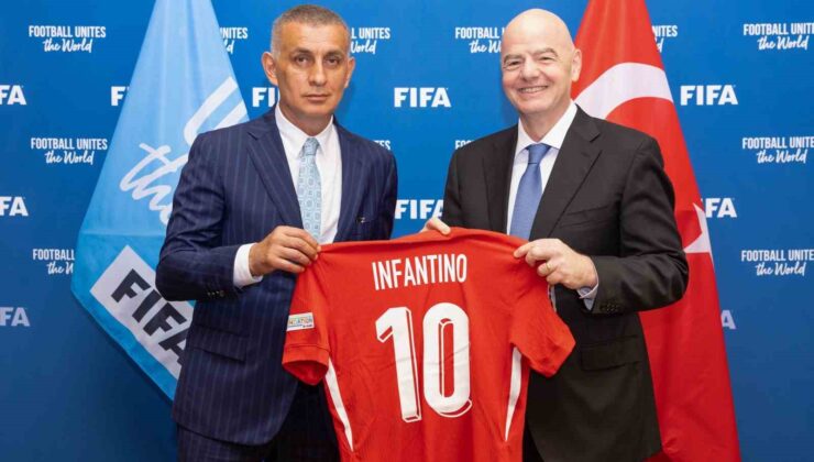FIFA Başkanı Infantino’dan Türkiye’ye tebrik