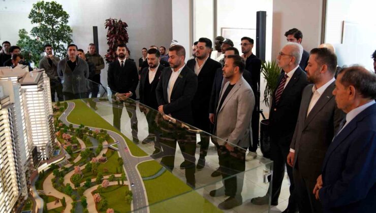 Galatasaray Yönetim Kurulu, teknik heyet ve futbolcular, RAMS Park House Maslak Satış Ofisi’ni ziyaret etti