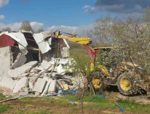 İnegöl’de 142 kaçak yapı yerle bir edildi