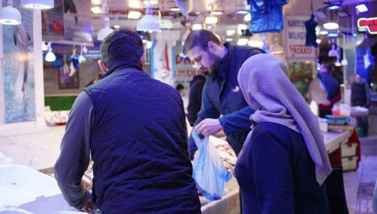 Sakarya’da sezonun son balıkları vatandaşla buluşuyor