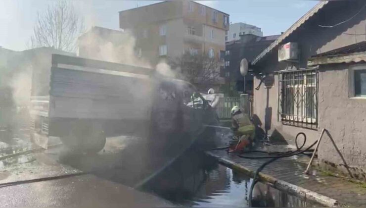 Sancaktepe’de kamyonet alev alev yandı