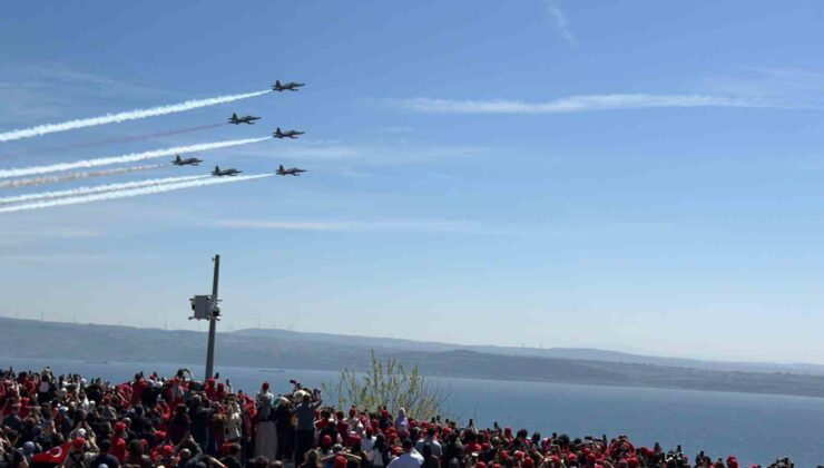 Şehitler Abidesi’nde Türk Yıldızları gösterisi nefesleri kesti