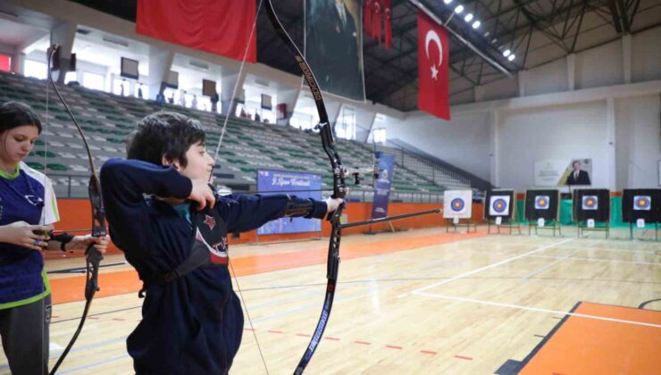 Spor festivalinde öğrenciler okçular yarıştı