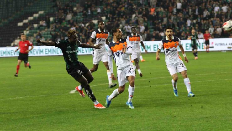 Trendyol Süper Lig: Kocaelispor: 0 – Başakşehir: 0 (İlk yarı)