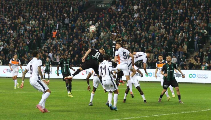 Trendyol Süper Lig: Kocaelispor: 0 – Başakşehir: 0 (Maç devam ediyor)