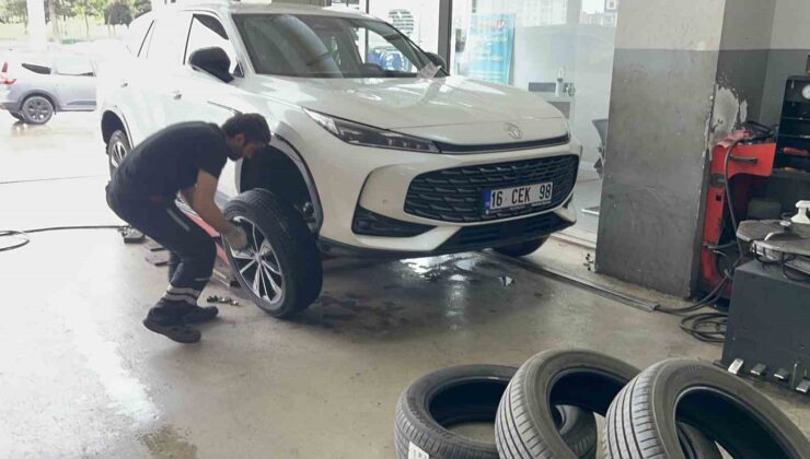 1 Mayıs’ta işçiler meydanda, lastikçiler tezgahta
