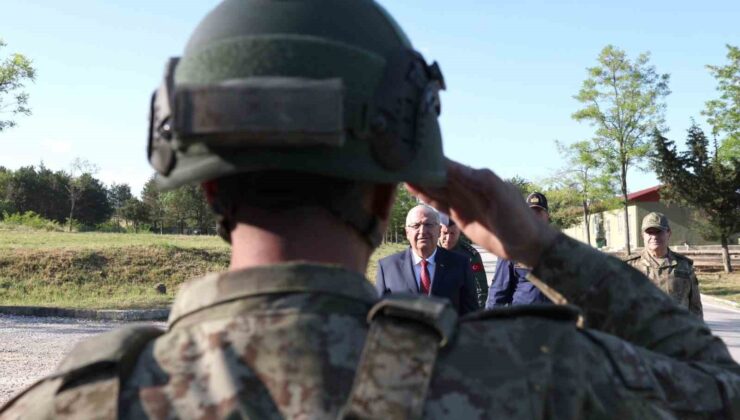 Bakan Güler, Edirne’de Mehmetçikle bayramlaştı