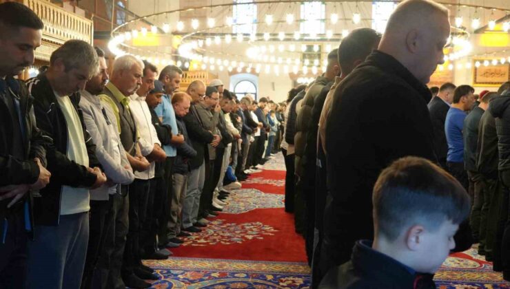 Balıkesir, Zağnospaşa Cami’nde bayramlaştı