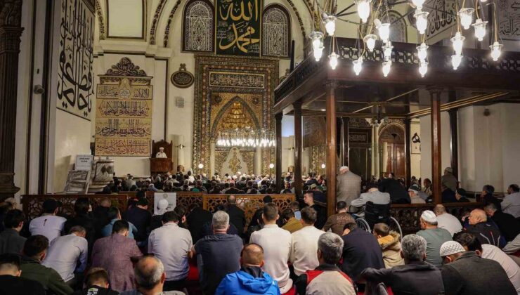 Başkan Vekili Şahin Biba, bayram sabahı öğrencilerle buluştu