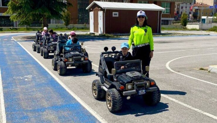 Bilecik’te öğrencilere uygulamalı trafik eğitimi
