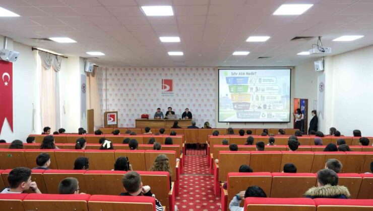 BŞEÜ’de geri dönüşüm malzemeleri sanata dönüştü