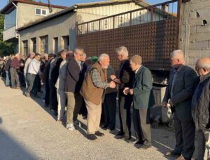 Bu kuyruğun sonu görülmedi