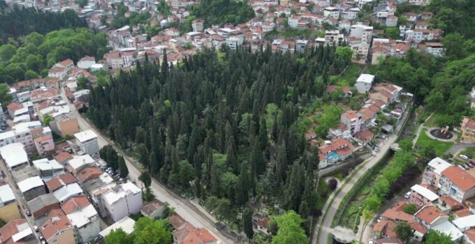 Bursa’da mezarlıklar bayrama hazır