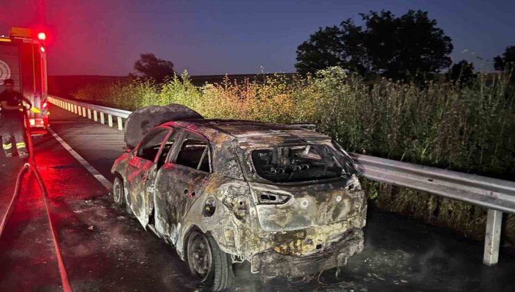 Çorlu yolunda seyir halindeki otomobil alevlere teslim oldu