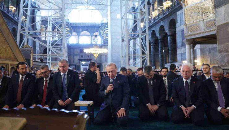 Cumhurbaşkanı Erdoğan, cuma namazını Ayasofya Camii’nde kıldı, Kur’an-ı Kerim okudu