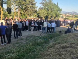 Edirne’de asırlık bayramlaşma geleneği yaşatıldı: Yüzlerce kişi aynı anda bayramlaştı