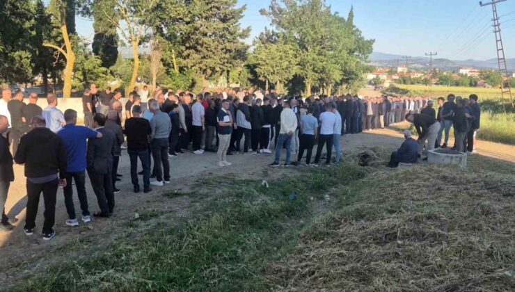 Edirne’de asırlık bayramlaşma geleneği yaşatıldı: Yüzlerce kişi aynı anda bayramlaştı