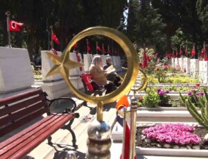 Edirnekapı Şehitliği’nde bayram ziyareti