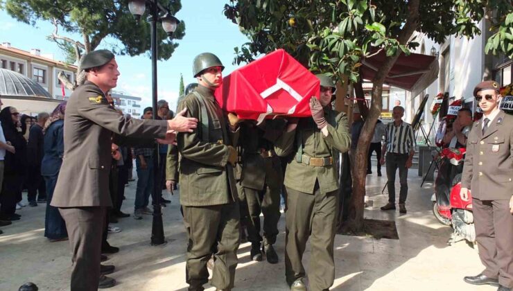 Emekli astsubaya askeri törenle veda