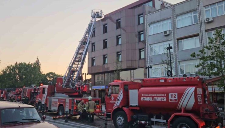 Fatih’te otelde çıkan yangında 32 yaşındaki kişi hayatını kaybetti