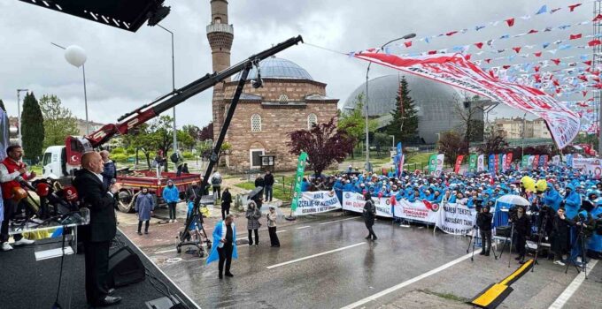 HAK-İŞ Başkanı Arslan: “Türkiye’nin bütün meydanları Taksim Meydanı’dır”